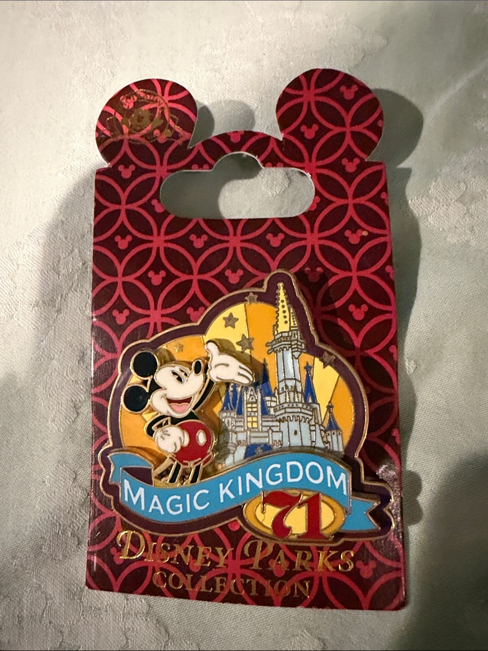 Disney Parks collection  Mickey Mouse Magic Kingdom Pin -